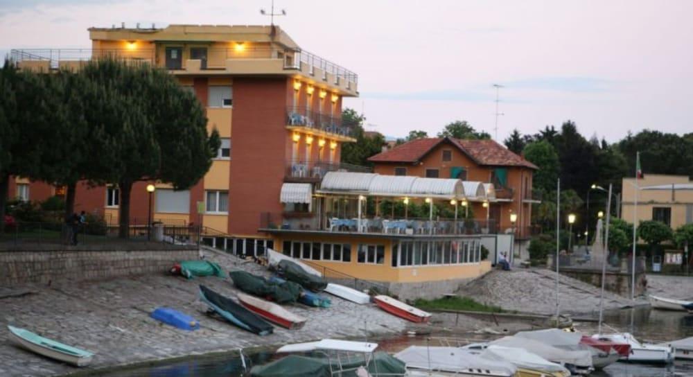 Hotel Capri Леса Екстер'єр фото
